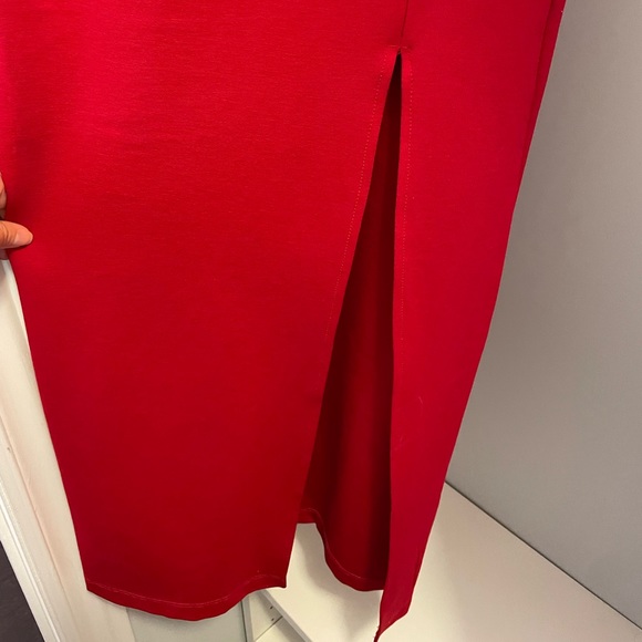 M red off the shoulder dress - Picture 4 of 4